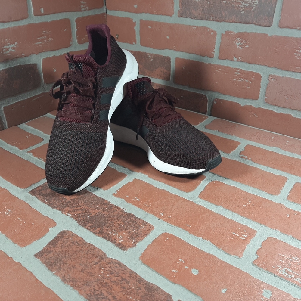 ADIDAS SWIFT RUN - Picture 5 of 8